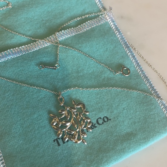 Sold !!!Tiffany necklace olive leaf pendant - Picture 5 of 6